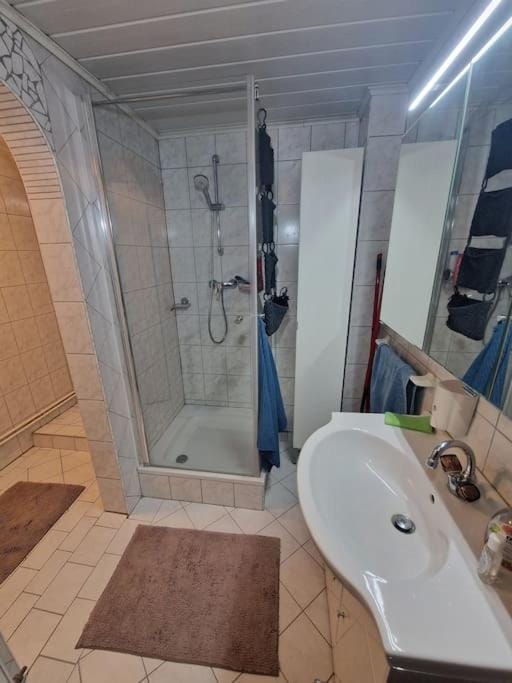 Haus mit Garten, U Bahn Nähe, gratis Parkplätze House in Vienna