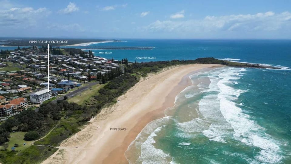 Pippi Beach Penthouse - Oceanstays - Pool & Beachfront Apartment in Yamba