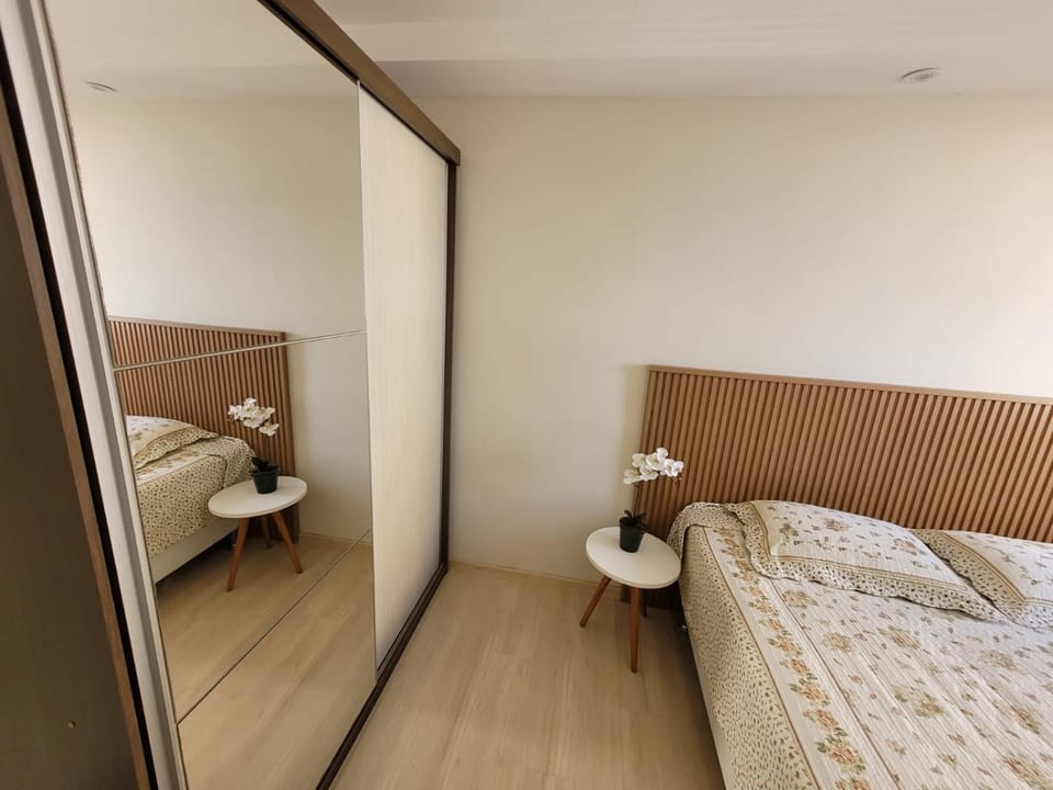 Photo of the whole room, Bedroom, wardrobe
