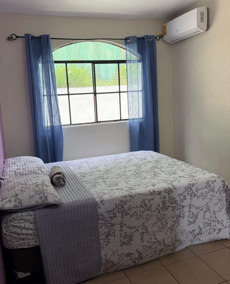 Bed, Photo of the whole room, air conditioner