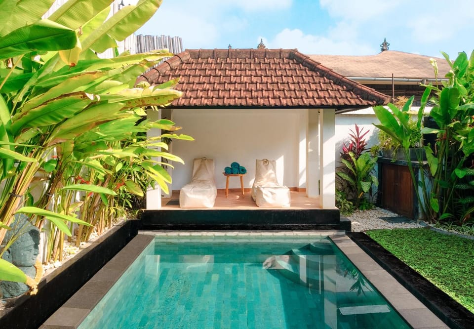 Property building, Garden, Balcony/Terrace, Swimming pool, Swimming pool