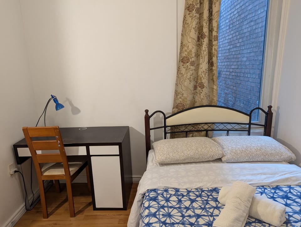 Delightful room near Metro Monk station with Self Check-in Bed and Breakfast in Montreal