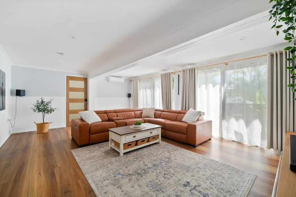 Spacious Home, Pool, Sauna fits 10ppl House in Brisbane