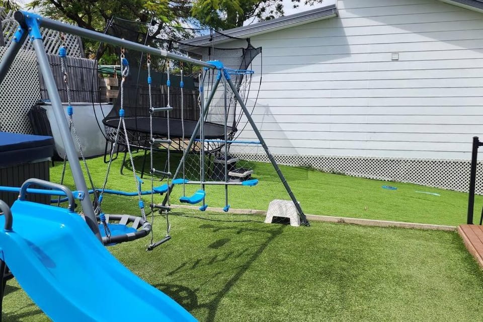 Spacious Home, Pool, Sauna fits 10ppl House in Brisbane