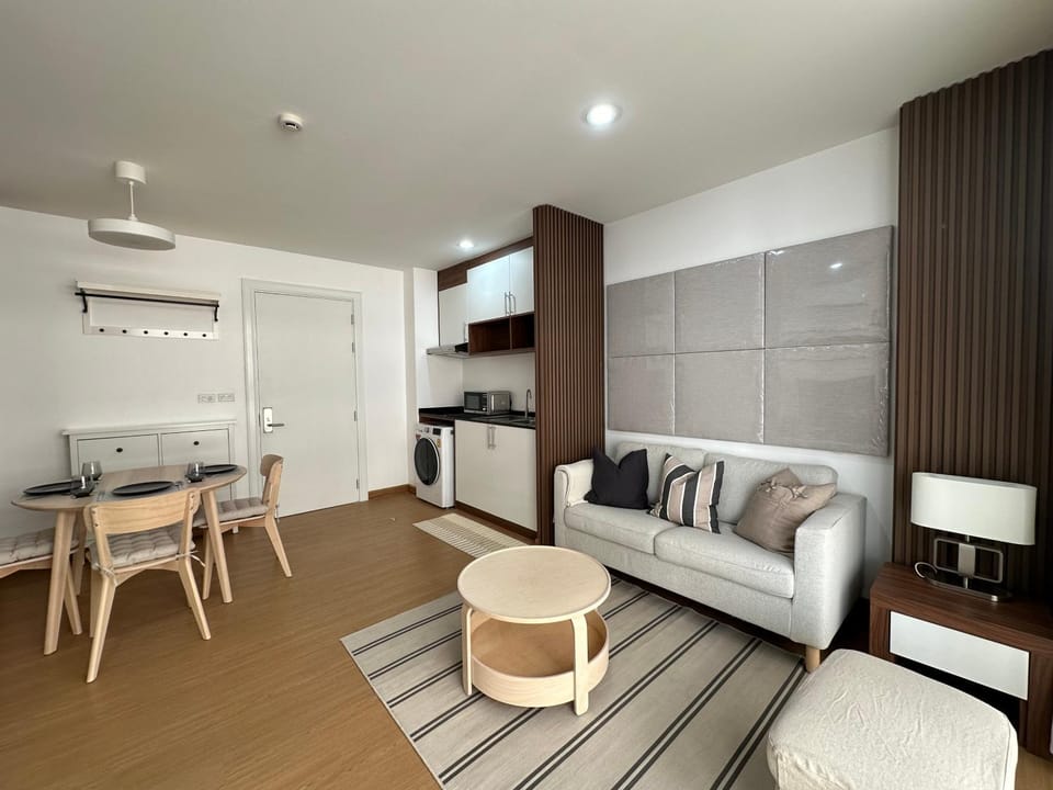 Kitchen or kitchenette, Living room, Photo of the whole room, Seating area, Dining area