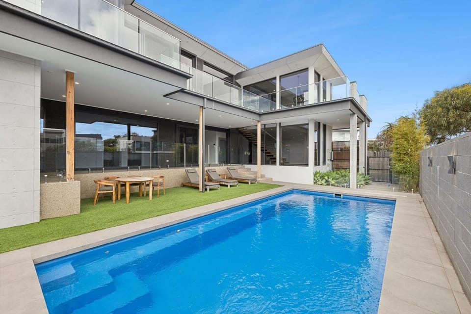 Esplanade Ultimate Luxury Pool & Ocean Views House in Torquay