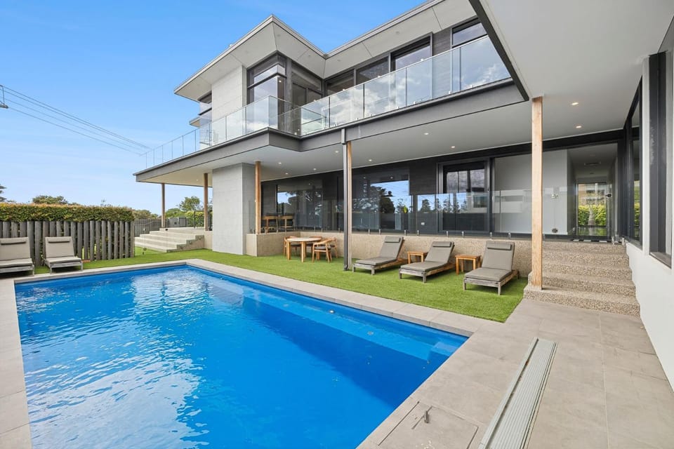 Esplanade Ultimate Luxury Pool & Ocean Views House in Torquay