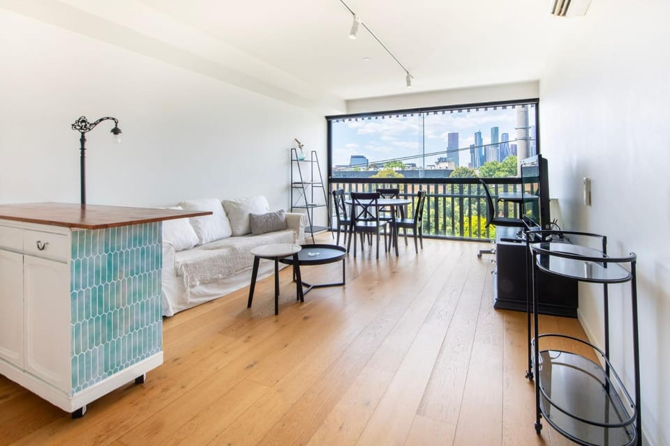 Bright City View Apartment West Melbourne Apartment in Melbourne