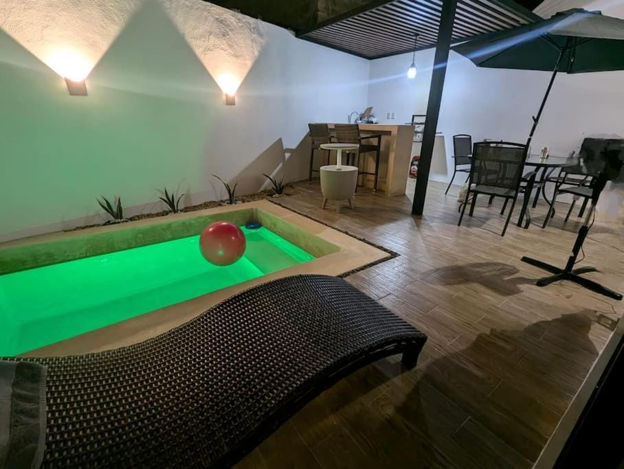 Swimming pool, Swimming pool