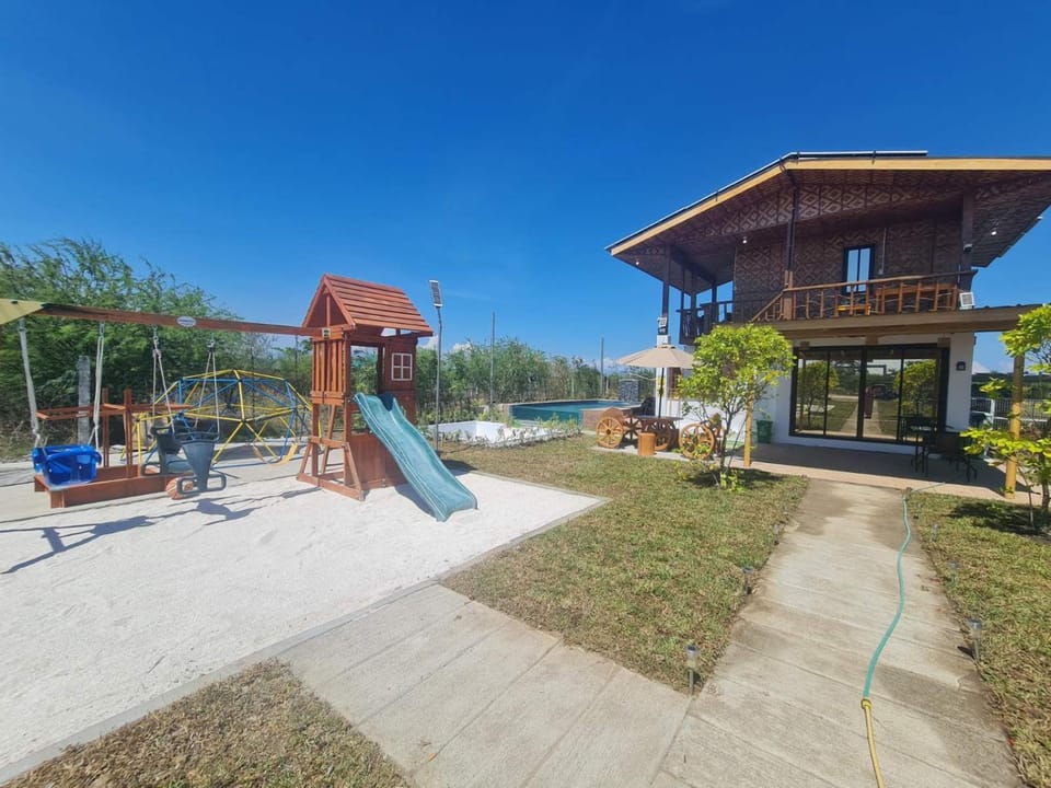 Balai Elmienna - solar powered farm house with pool House in Calabarzon