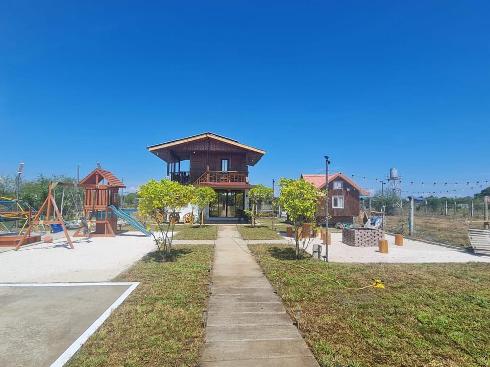 Balai Elmienna - solar powered farm house with pool House in Calabarzon