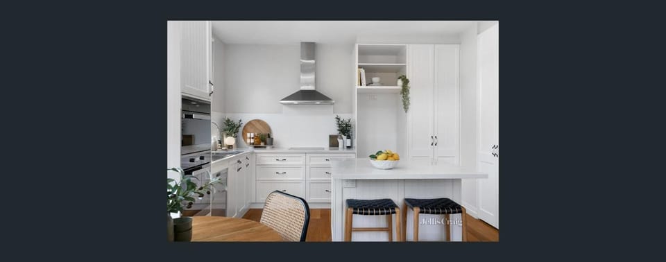 Kitchen or kitchenette, Dining area, stove