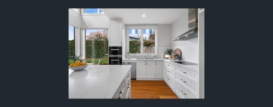 Kitchen or kitchenette, dishwasher