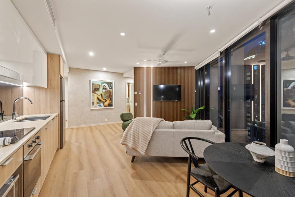 TV and multimedia, Seating area, Dining area, oven, stove
