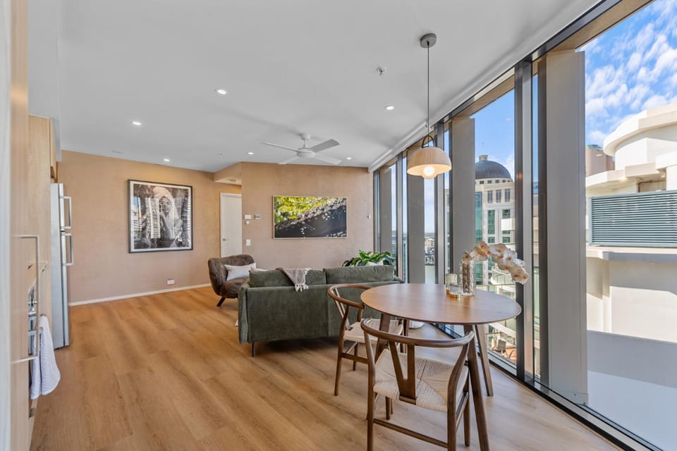 TV and multimedia, View (from property/room), Living room, Seating area, Dining area, City view