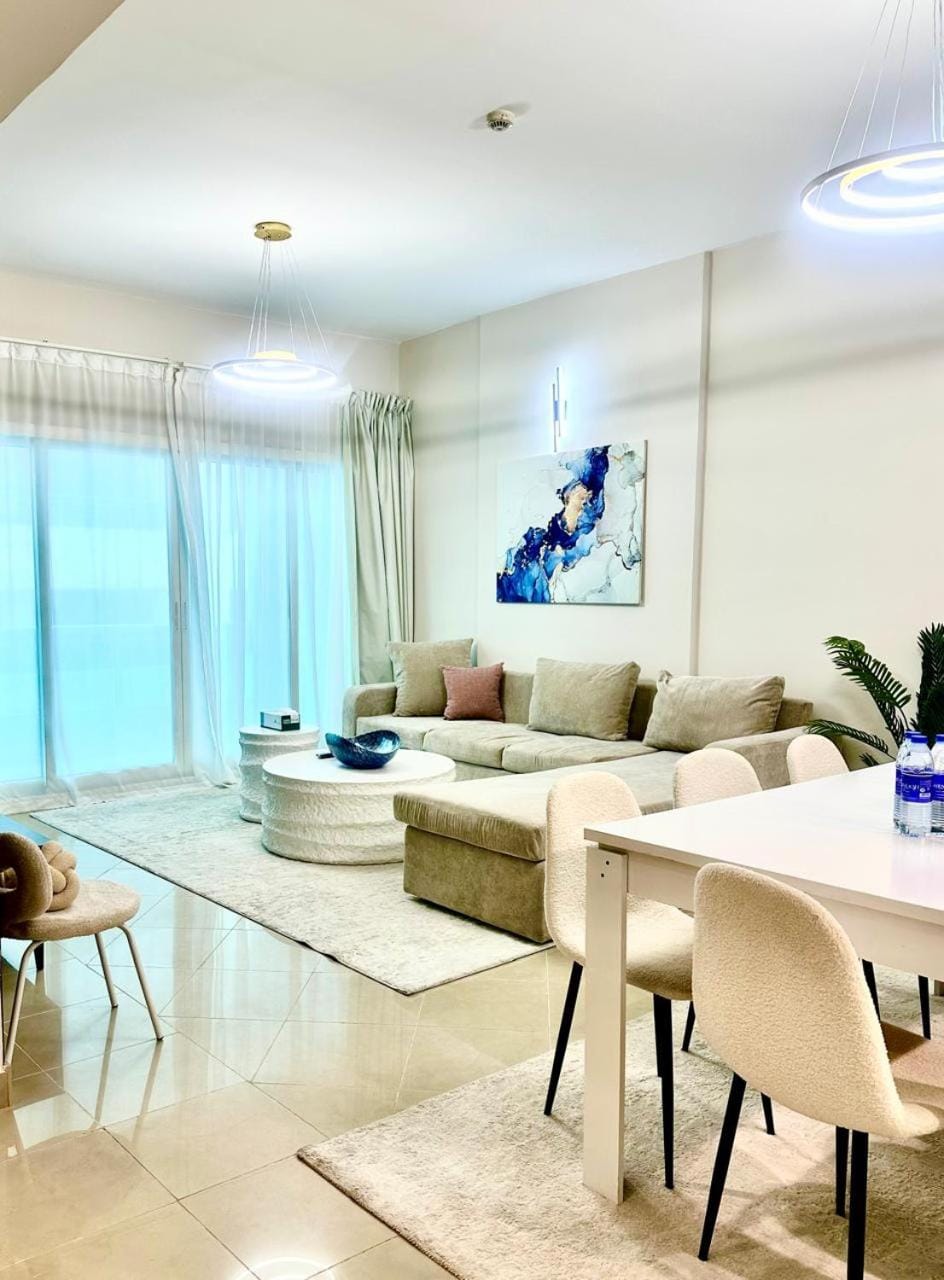 Spacious Modernized 2 BR Apartments by Taskeen Holiday Homes Apartment in Dubai