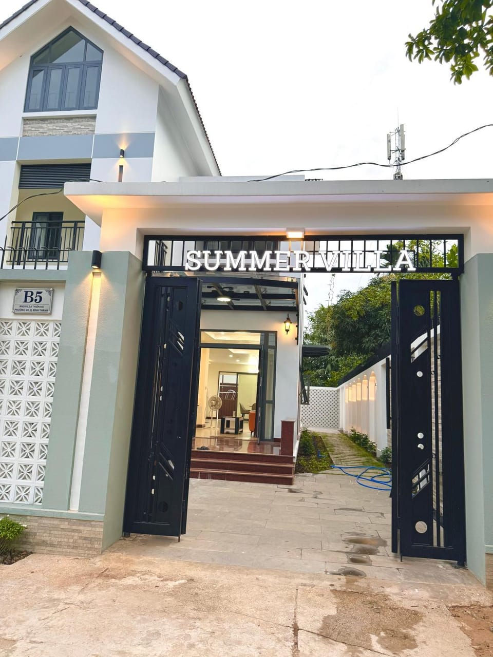 Property building, Facade/entrance