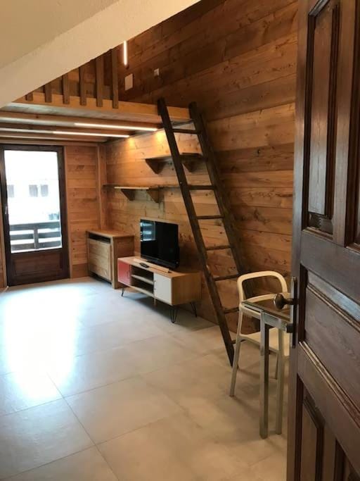 Cozy Apartment close to the ski slopes Apartment in Courmayeur