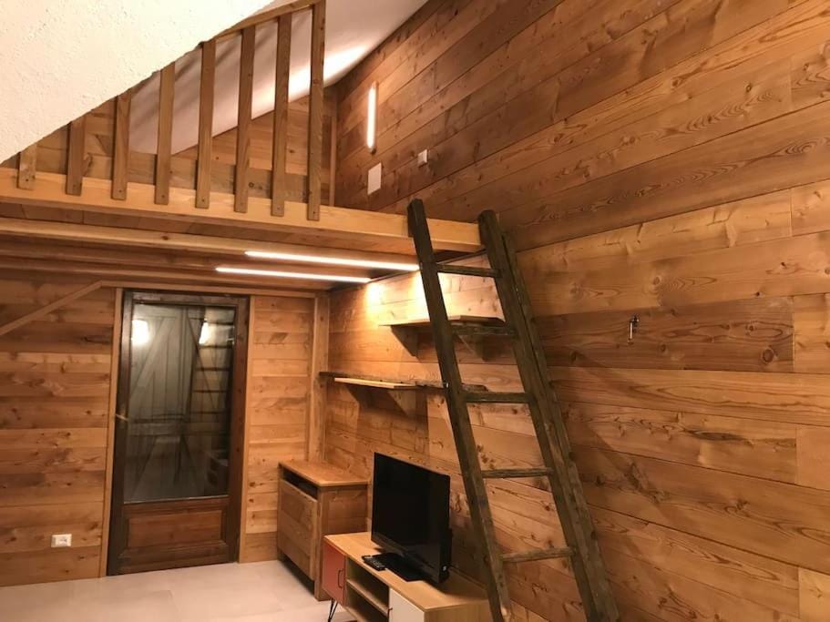 Cozy Apartment close to the ski slopes Apartment in Courmayeur