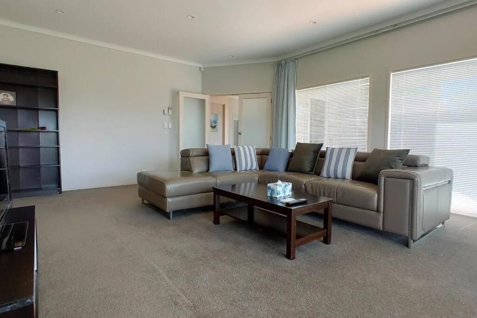 Mission Bay Villa 3BR 2BA Retreat with Spacious Terrace & Garden Views Villa in Auckland
