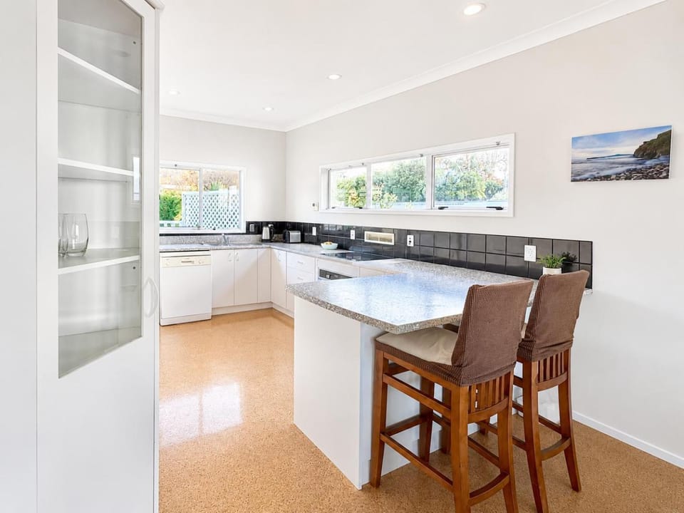 Mission Bay Villa 3BR 2BA Retreat with Spacious Terrace & Garden Views Villa in Auckland