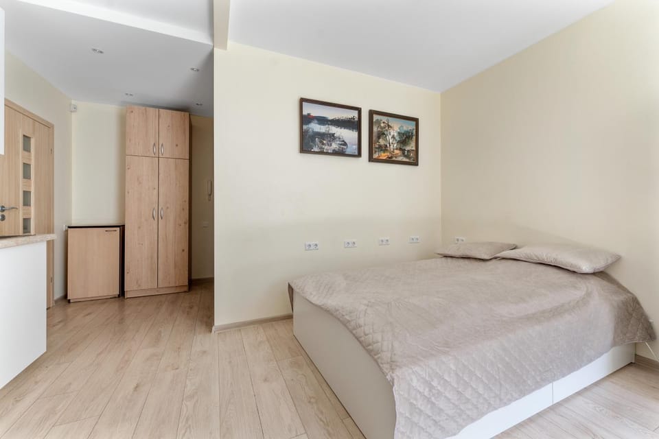 Bed, Photo of the whole room, wardrobe