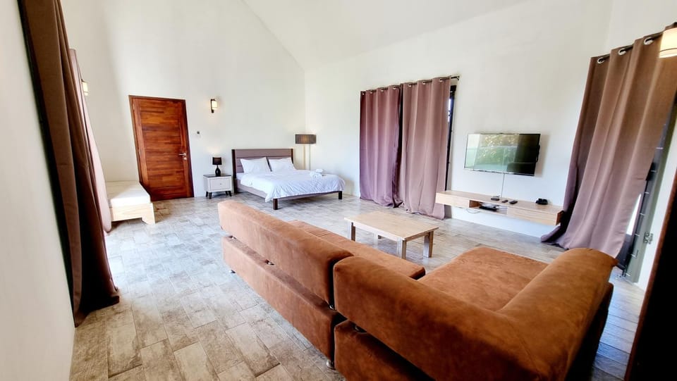 TV and multimedia, Photo of the whole room, Bedroom