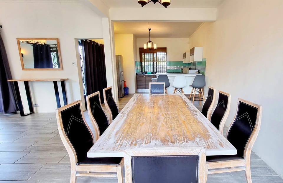 Seating area, Dining area