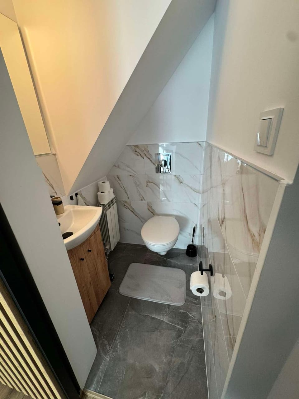 Toilet, Bathroom, towels