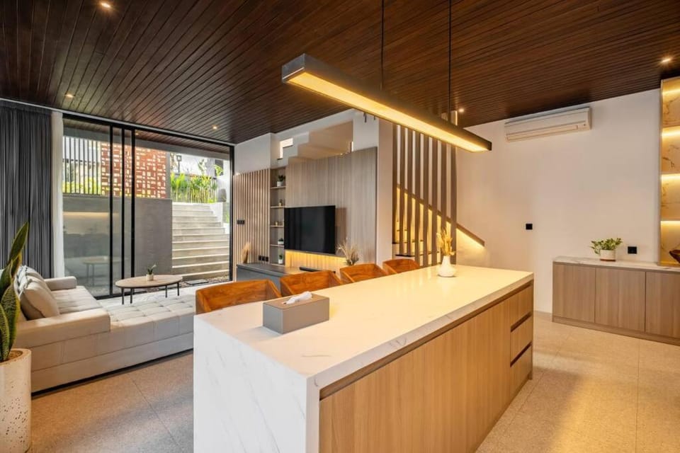 TV and multimedia, Kitchen or kitchenette, Living room, Seating area