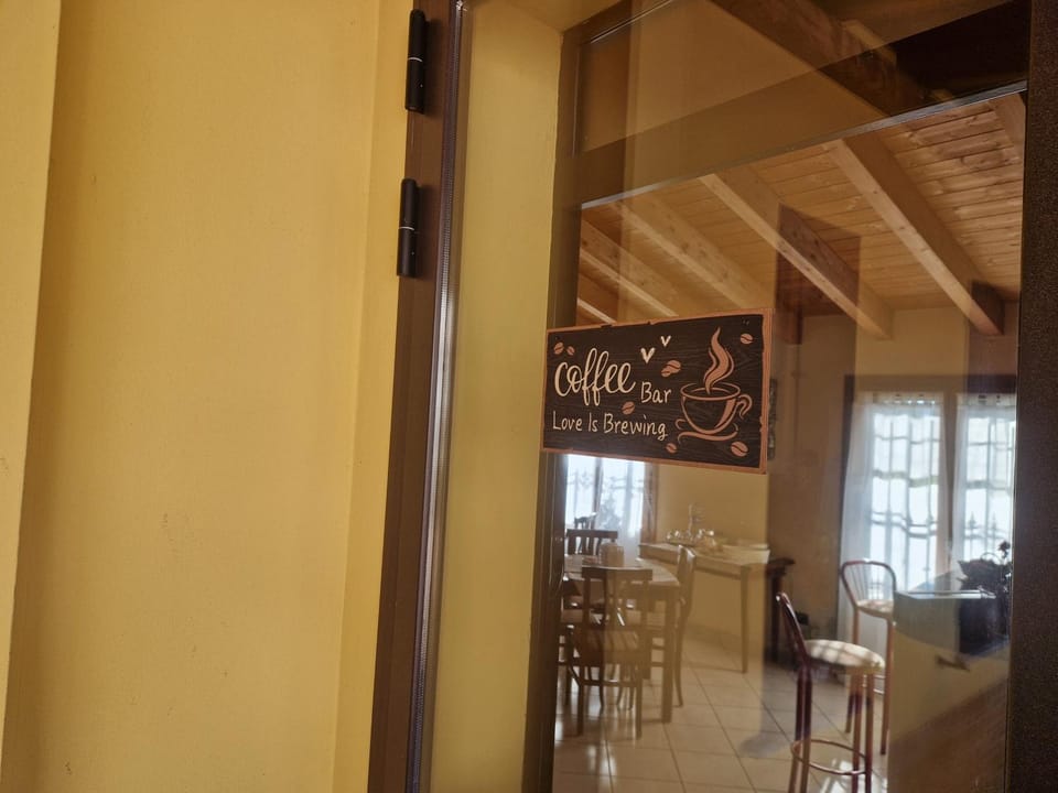 Lounge or bar, Breakfast