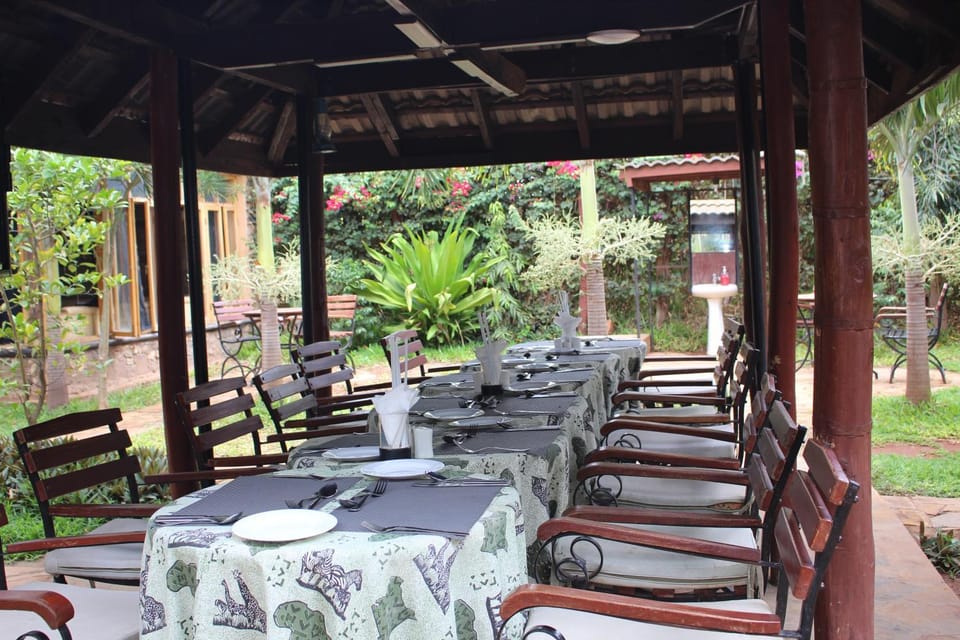 Restaurant/places to eat, Lounge or bar