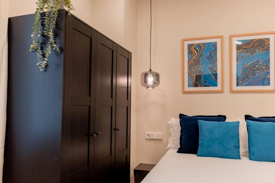 Bed, Decorative detail, Bedroom, wardrobe