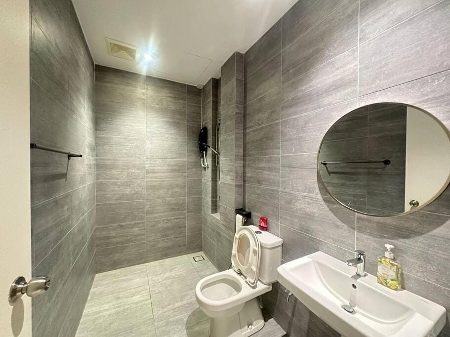 Shower, Toilet, Bathroom