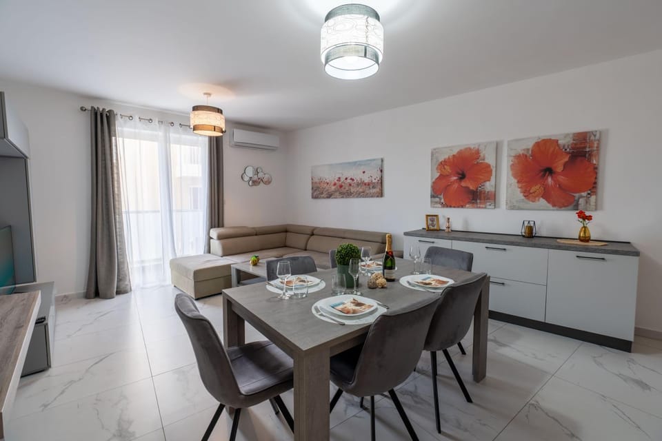 Living room, Seating area, Dining area