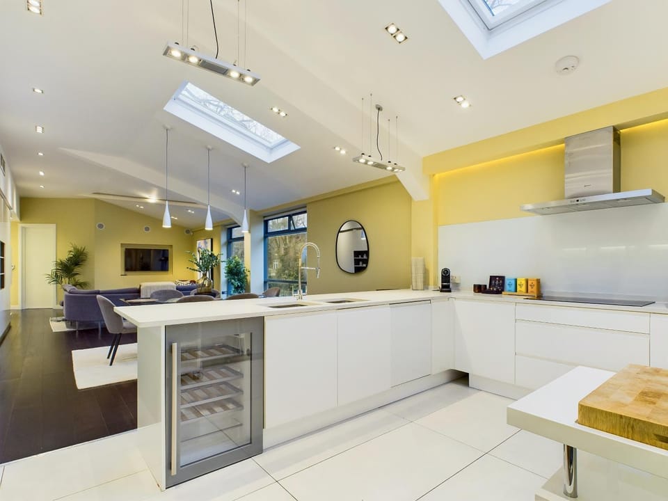 TV and multimedia, Kitchen or kitchenette, dishwasher, oven, stove, toaster
