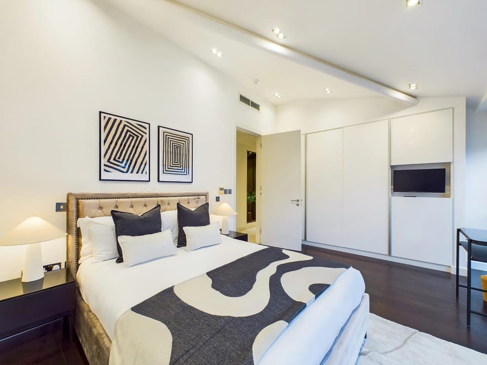 Bed, TV and multimedia, Bedroom, wardrobe