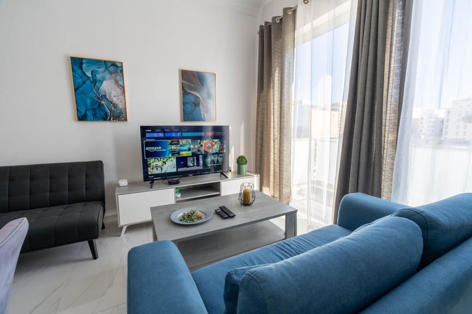 Communal lounge/ TV room, TV and multimedia, Living room, Seating area, Evening entertainment