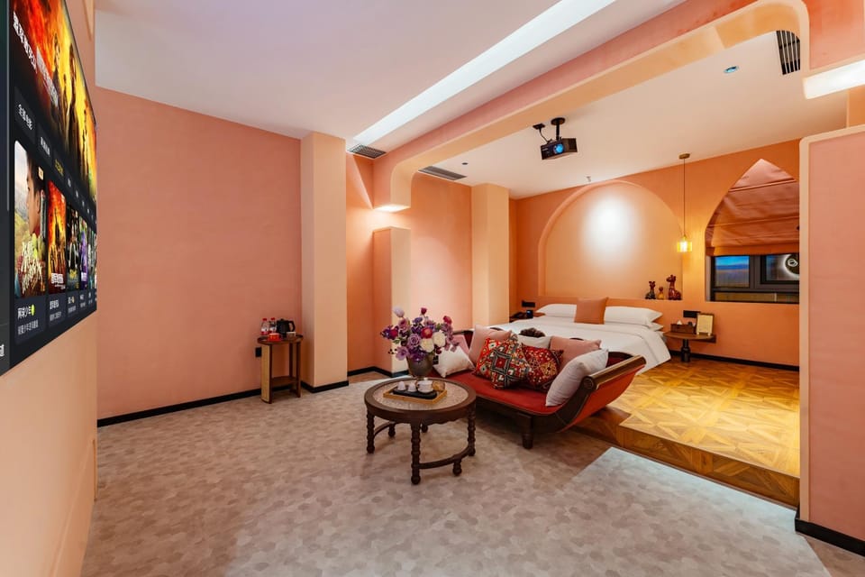 TV and multimedia, Seating area, Bedroom