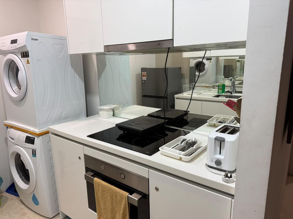 Kitchen or kitchenette, dishwasher, minibar, oven, pet friendly, stove, toaster, washing machine, dryer