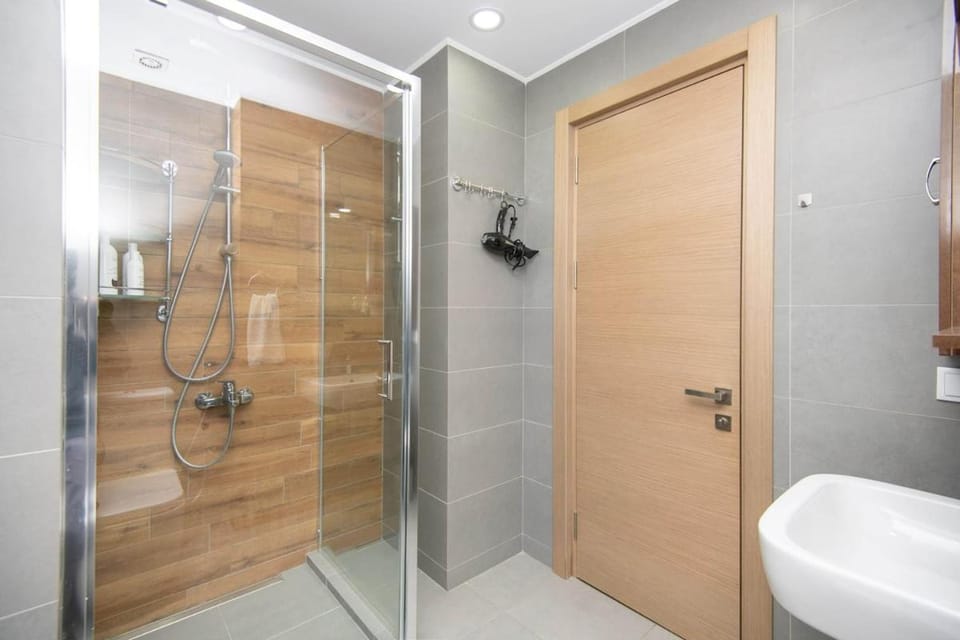 Spacious 2BR Apartment with Fantastic View - Perfect for Families & Long Stays Apartment in Tbilisi, Georgia