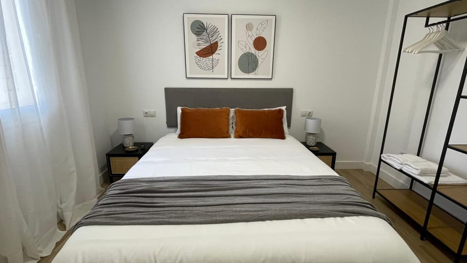 Bed, Photo of the whole room, Bedroom