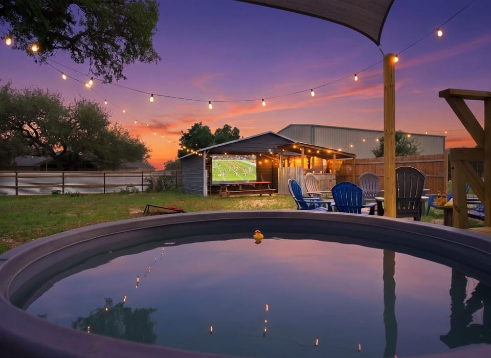 Natural landscape, Garden, Evening entertainment, Swimming pool, Sunset
