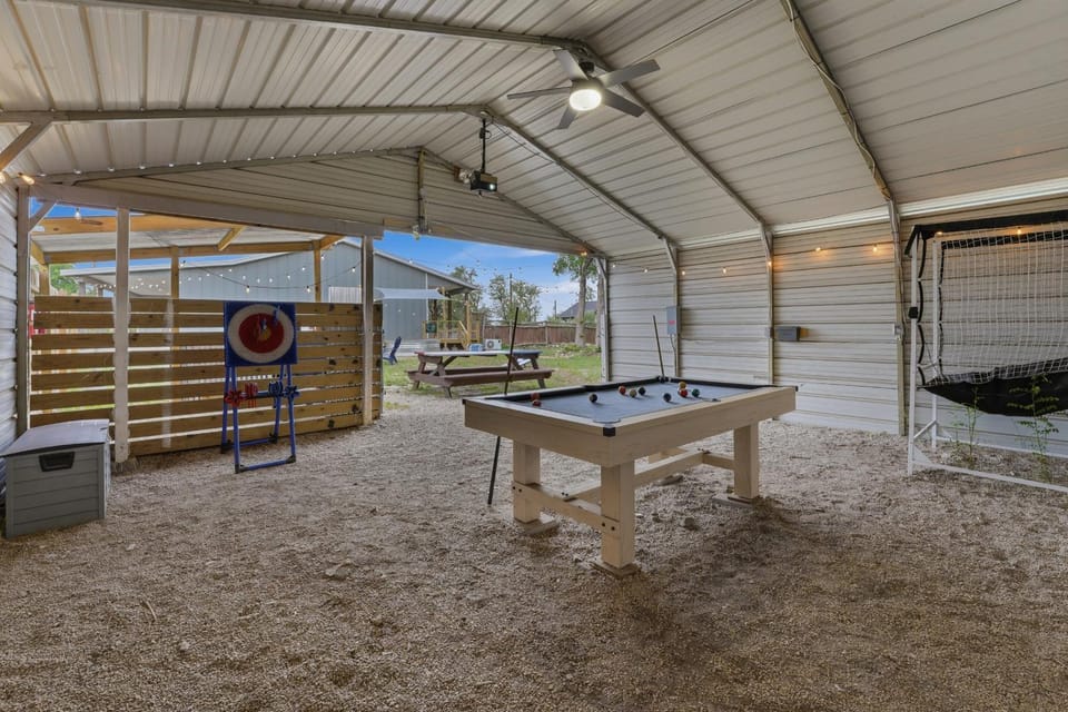 Billiard, Game Room