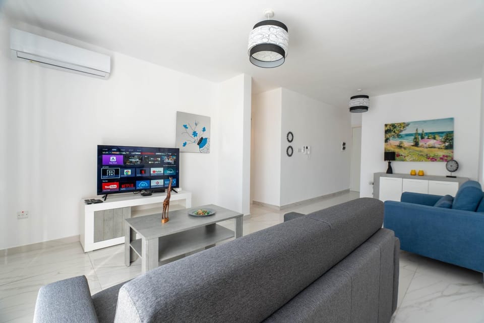 TV and multimedia, Living room, Seating area, Evening entertainment, air conditioner