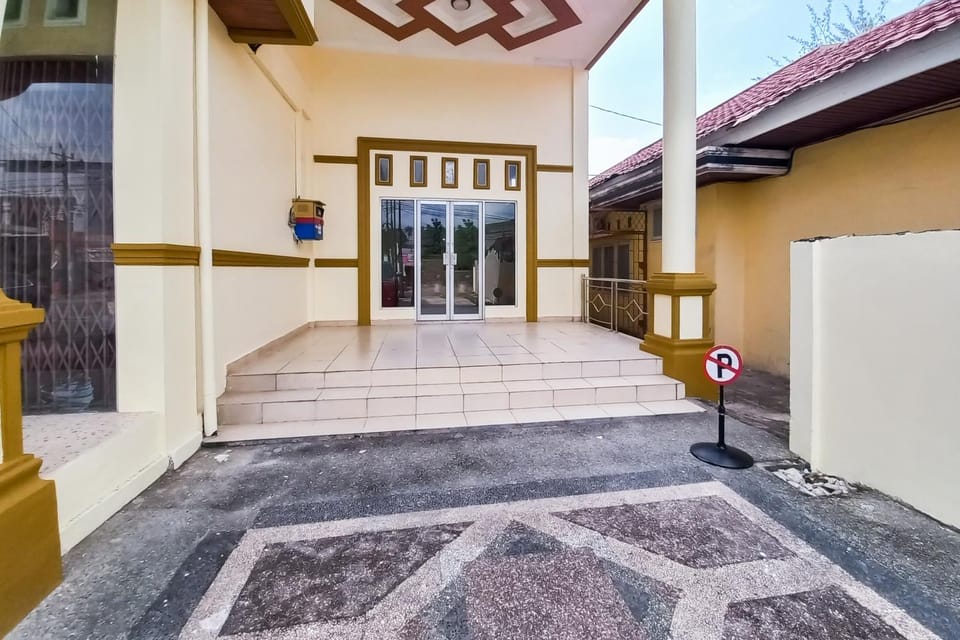 Facade/entrance