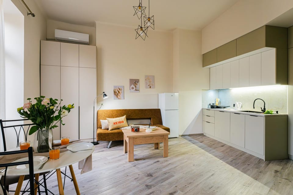 Kitchen or kitchenette, Living room, Seating area, Dining area, stove