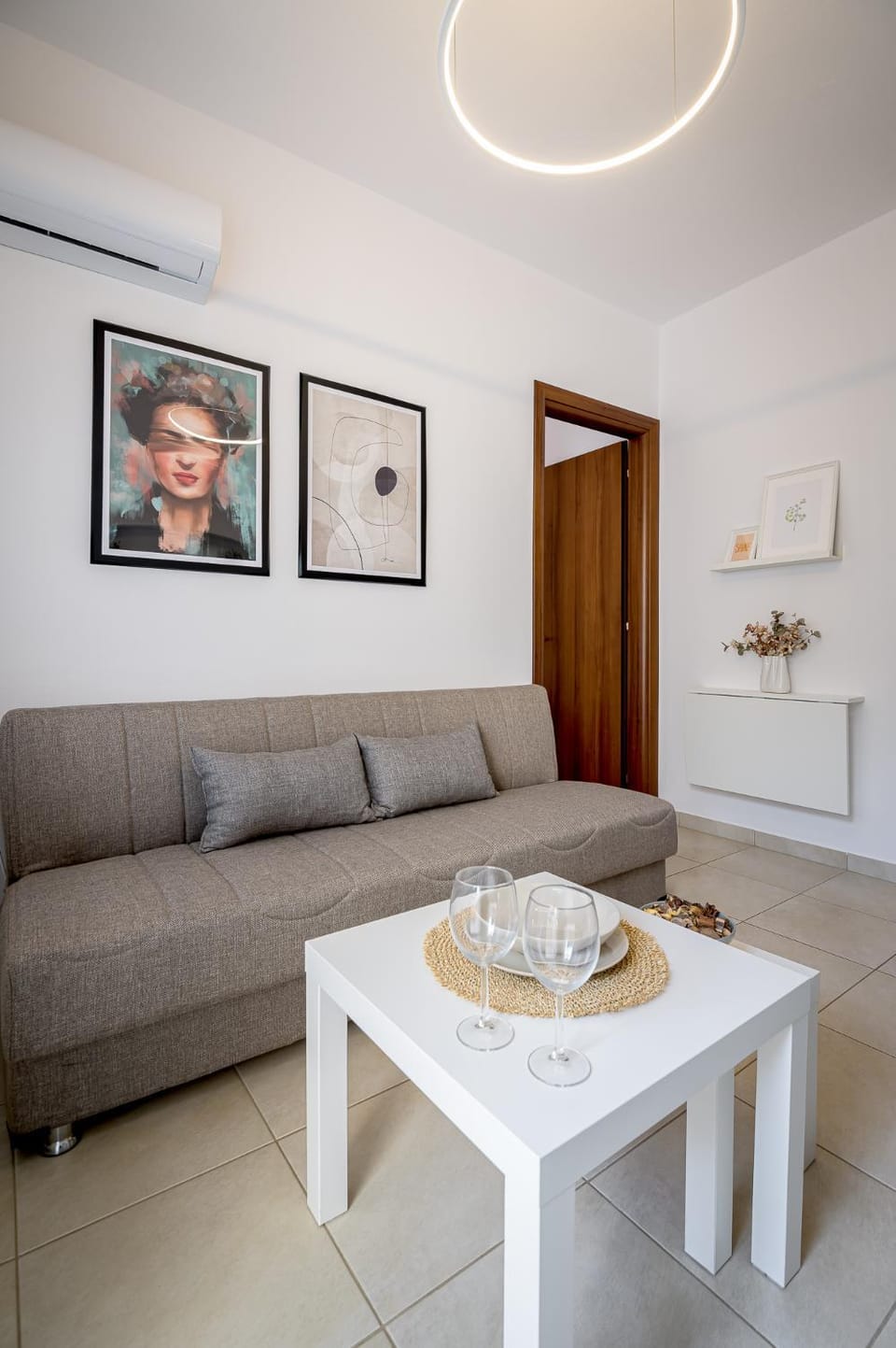 TV and multimedia, Living room, Seating area, air conditioner