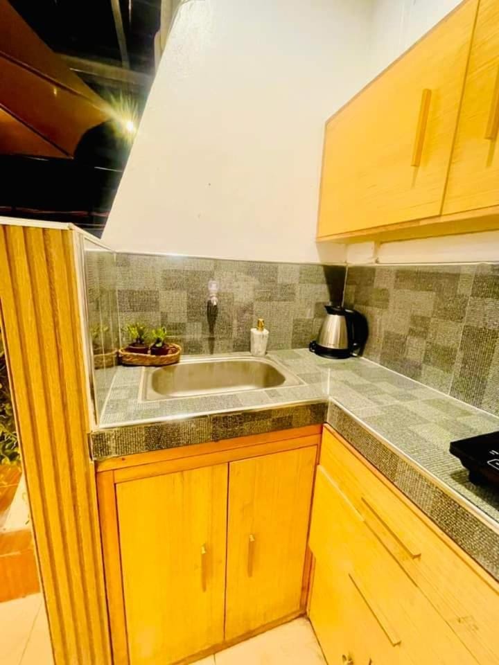 Subway House in Paranaque Bed and Breakfast in Paranaque