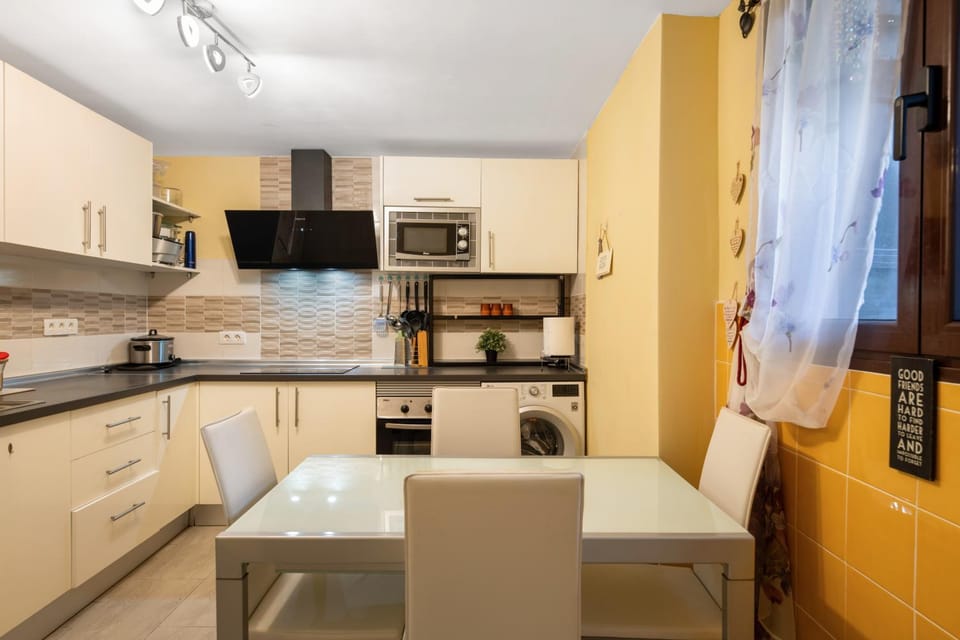 Kitchen or kitchenette, Living room